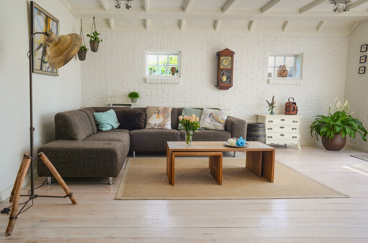 Rustige Scandinavische slaapkamer met zomers minimalisme. Rustige Scandinavische slaapkamer met zomers minimalisme.