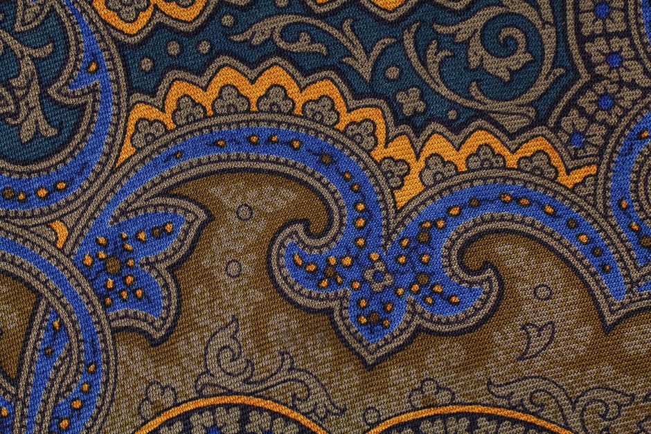Herfstige woonkamerdecoratie met paisley motief Herfstige woonkamerdecoratie met paisley motief